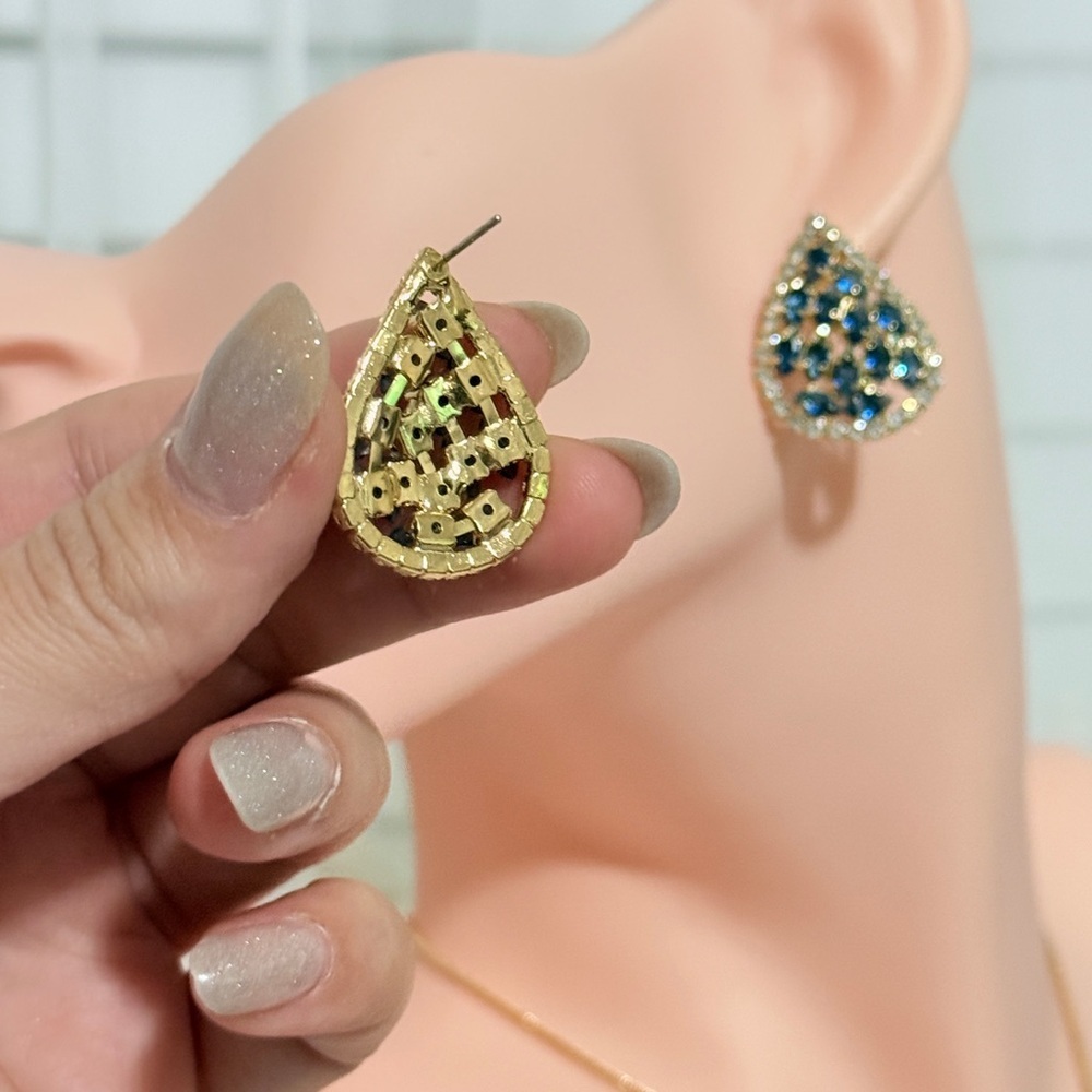 ⚜️ Elegant Teardrop Blue and Gold Earrings - Picture 5 of 9